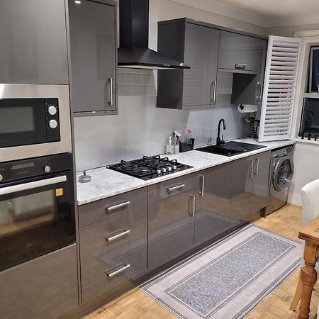 Parkview Apartment Истборн Екстериор снимка
